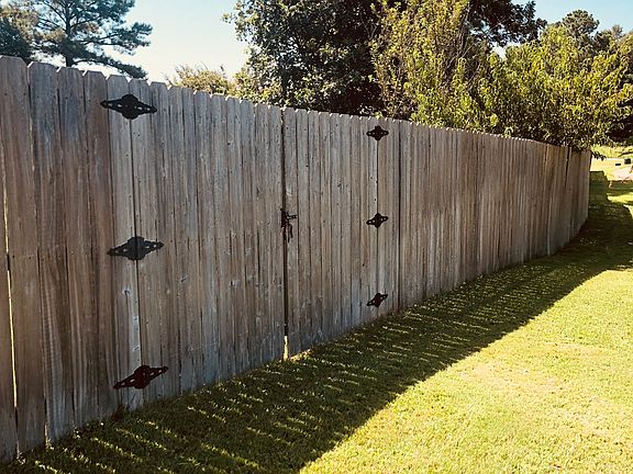 Privacy fence all
Around