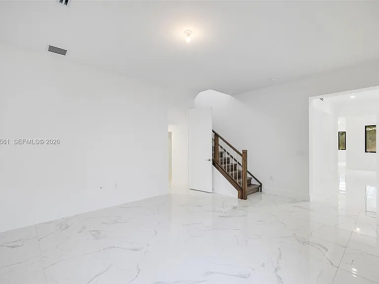 19749 NE 16th Pl — Photo 30