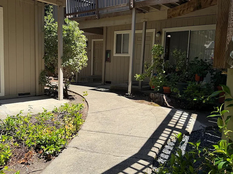 North Dutton Place Apartments — Photo 36