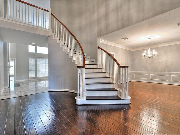 5th image of 2618 Suntree Ln