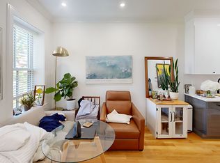 18 Grove St #4D, Boston, MA 02114