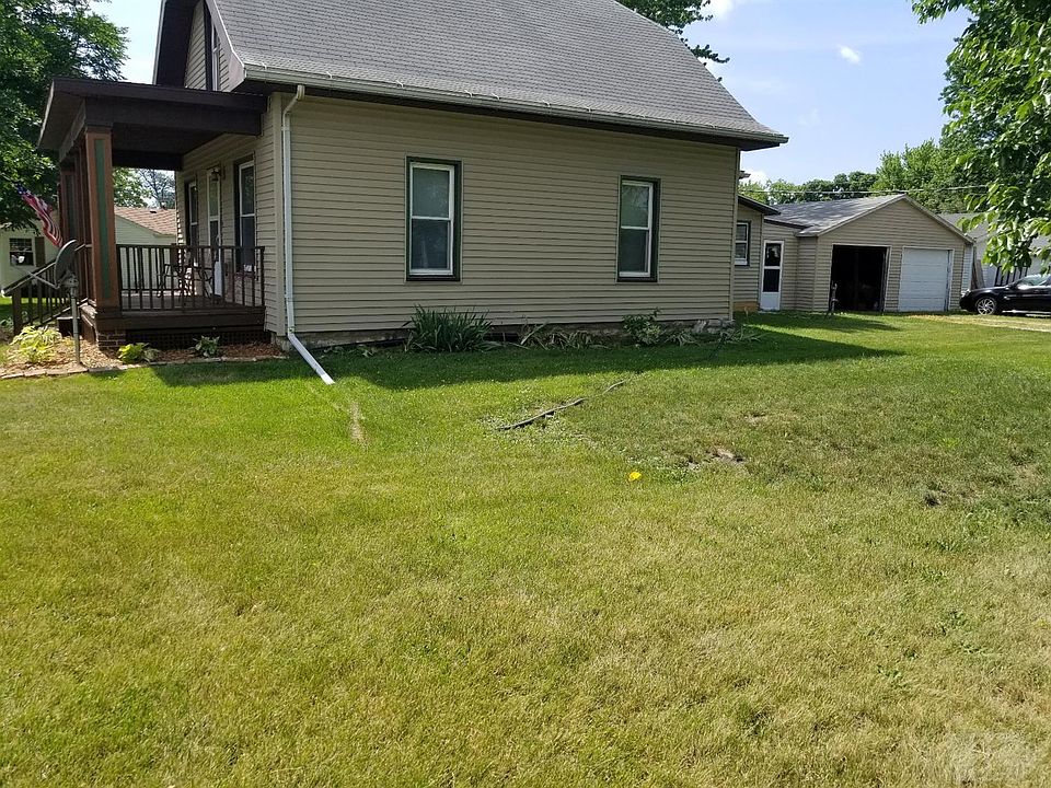 2nd image of 921 Main St