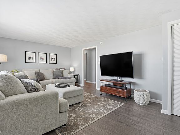 3rd image of 5717-5721 W State St #132