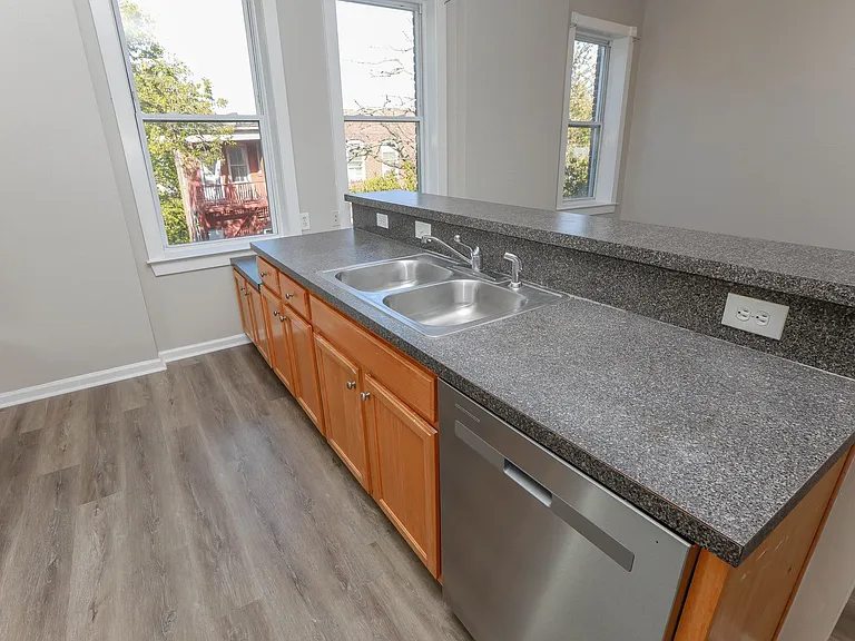 417 W 27th St — Photo 24