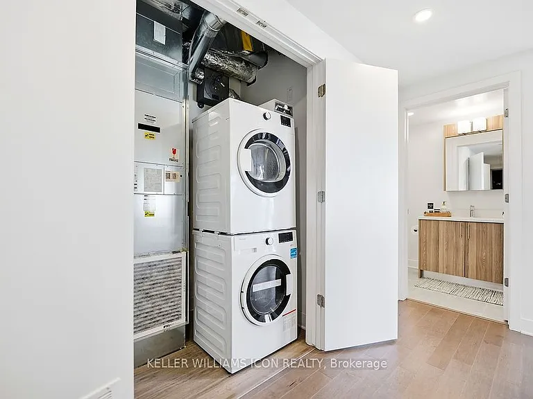 180 George St #1002 — Photo 9