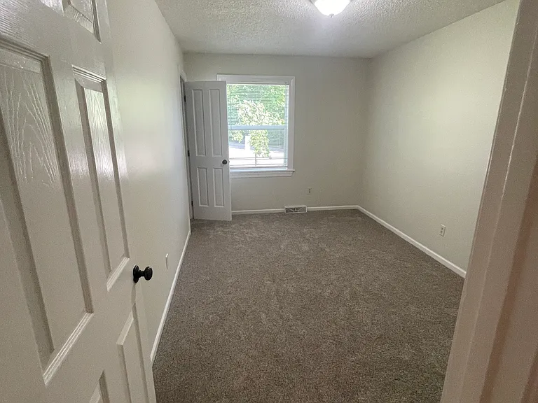 10300 Belinder Rd — Photo 24