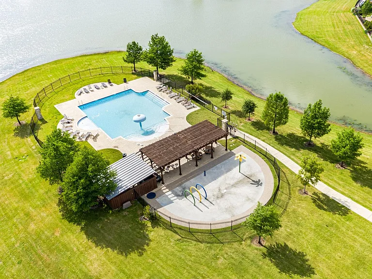 1156 Roma Dr — Photo 21
