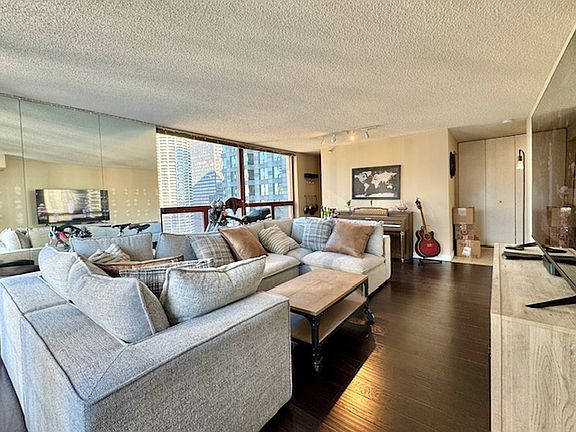 3rd image of 200 N Dearborn St Unit 3207