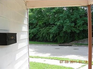 4th image of 611 Taylor St