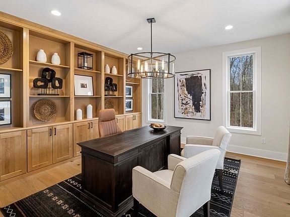 5th image of 7 Myrtle Ave #3