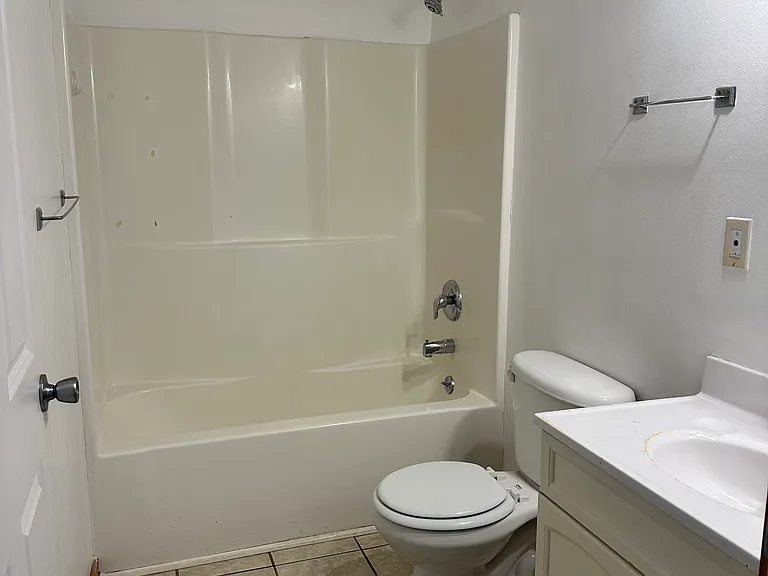 211 S Main St — Photo 11