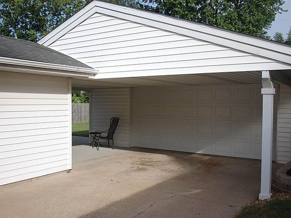 3rd image of 5417 N Longwood Dr