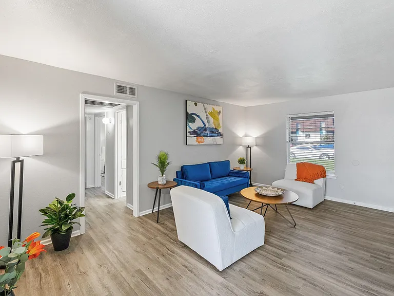 The Hayes Apartments — Photo 8