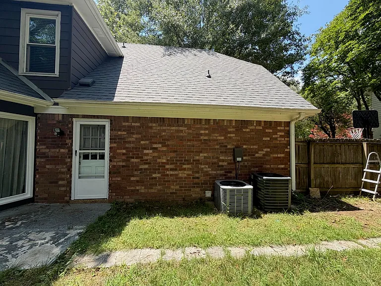 2910 Foster Dale Cv — Photo 36
