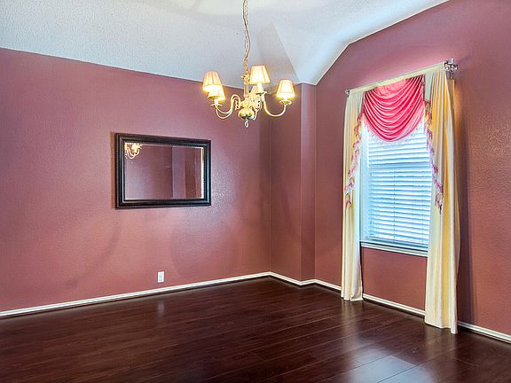 3rd image of 3311 Creekwood Dr