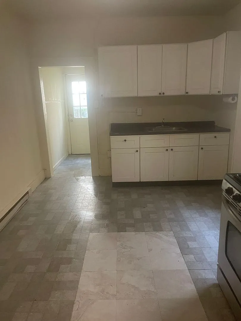 729 W. Lafayette St — Photo 2