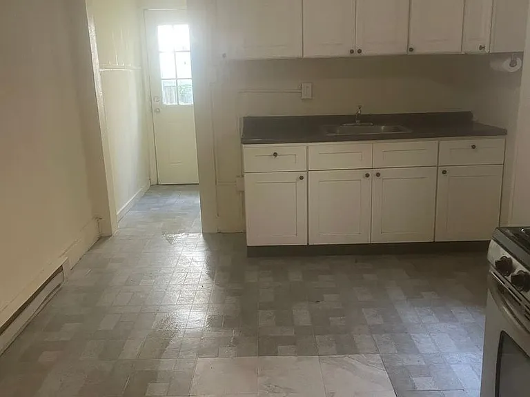 729 W Lafayette St — Photo 2