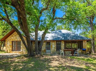 917 Highway 39, Ingram, TX 78025