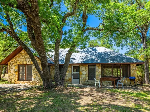 917 Highway 39, Ingram, TX 78025