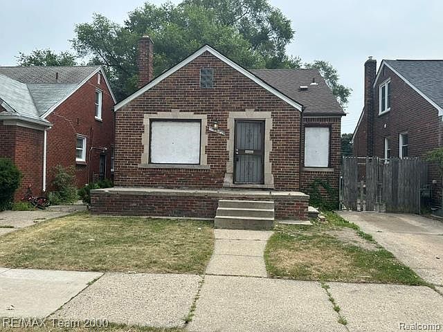 1st image of 19332 Waltham St