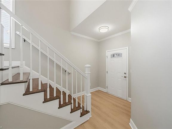 3rd image of 2486 Griffith Rd