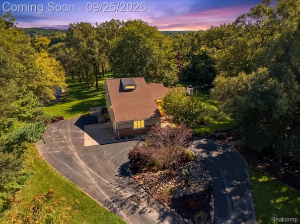 2605 Childs Lake Rd, Milford, MI 48381