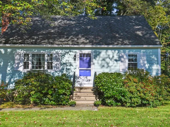 25 Ruth Ave, Dracut, MA 01826