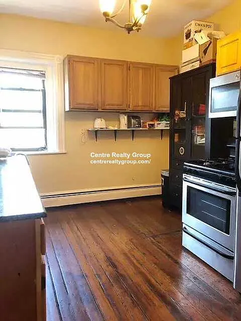 4 bed, 1.5 bath, $5,600 — Photo 2