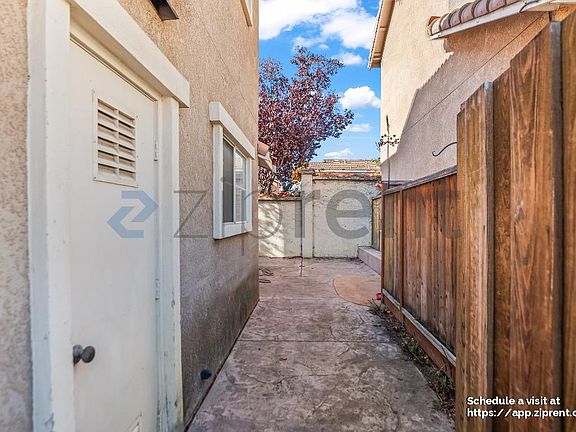 3rd image of 1055 Adana Ter