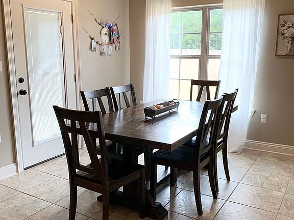 4th image of 171 Lauren Ln