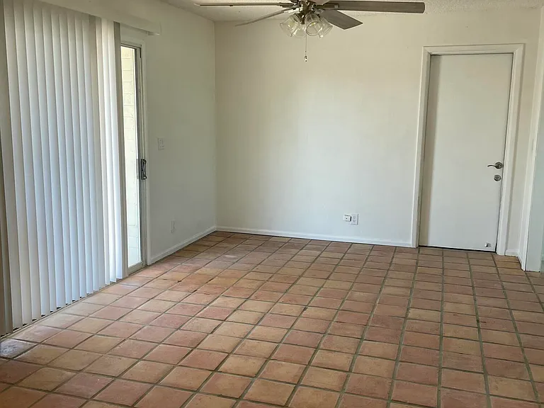 2261 E Evergreen St — Photo 5