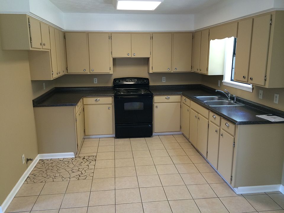 2nd image of 915 Donald Ave