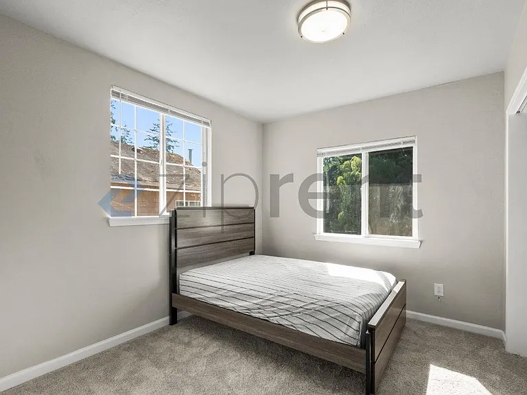 2126 NE 137th St #B — Photo 15