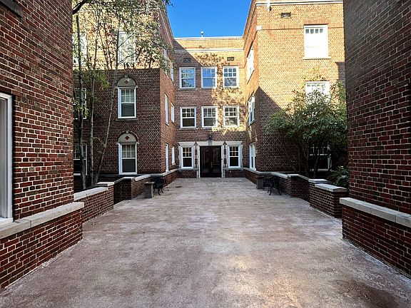 4th image of 318 Walnut St #104