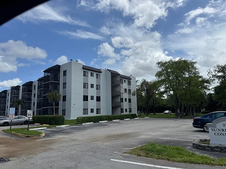 3710 N Pine Island Rd #122 — Photo 37