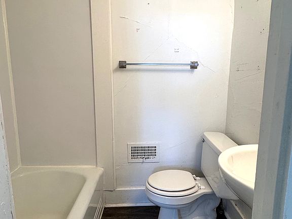 4th image of 357 7th Ave S #4