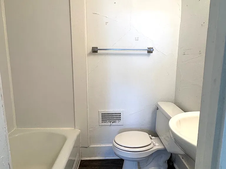 357 7th Ave S #4 — Photo 4