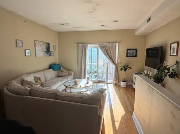 827 Corinthian Ave Unit 3, Philadelphia, PA 19130