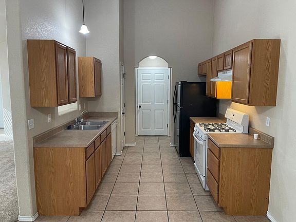 4th image of 1517 Bradley Ct