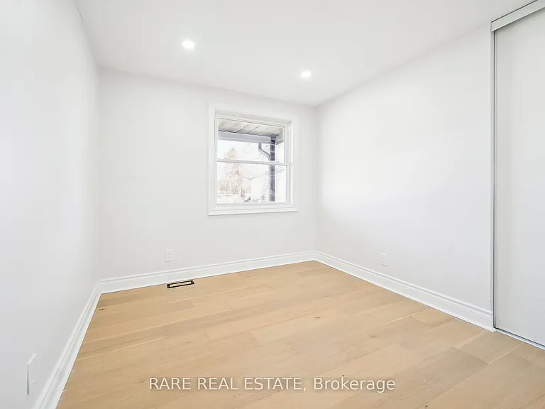314 Laughton Cres — Photo 9