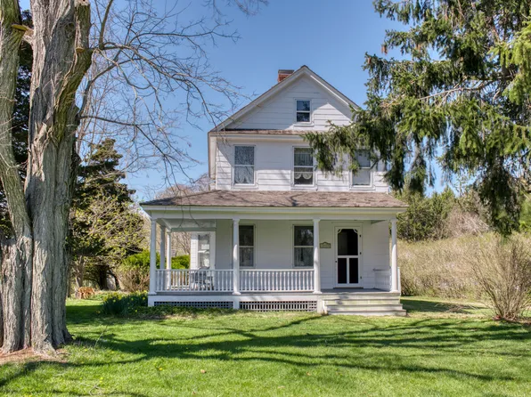 12115 Main Rd, East Marion, NY 11939