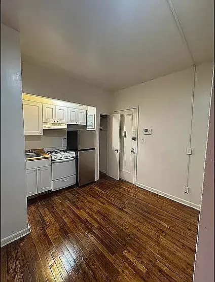 220 E 29th St #2D