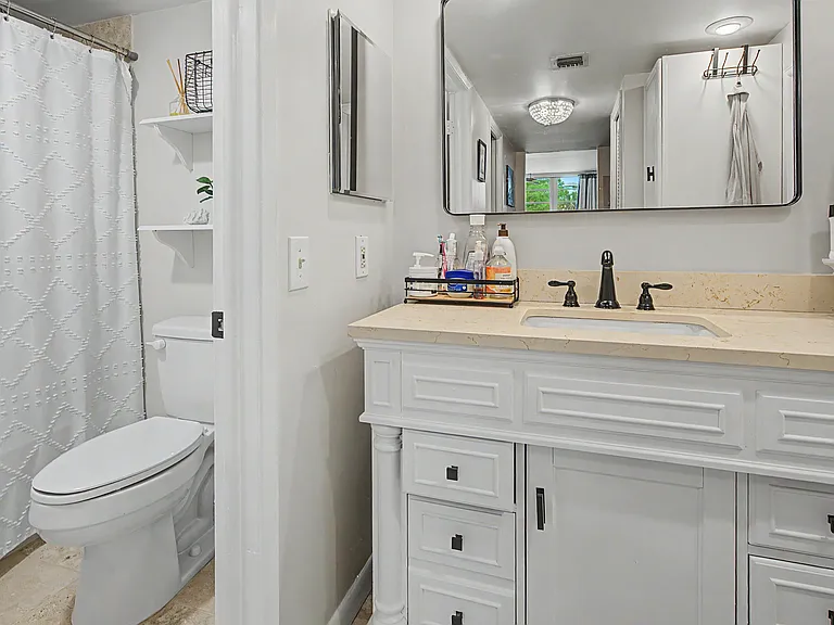 3930 Oaks Clubhouse Dr #304 — Photo 17