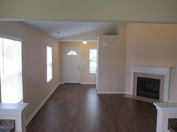 4th image of 15468 Old Pond Cir