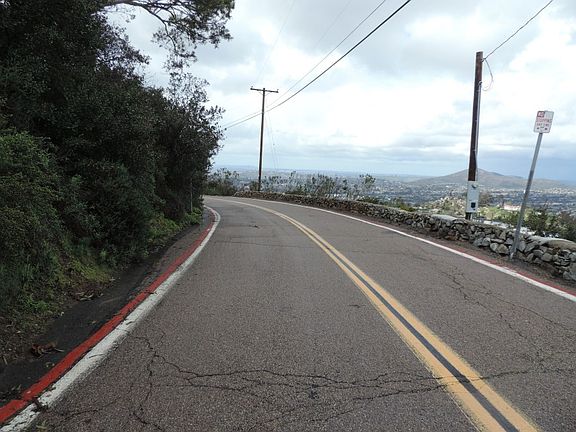 4th image of 4965 Mount Helix Dr