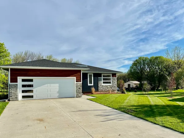 112 Fairmeadows Ln, Forest City, IA 50436