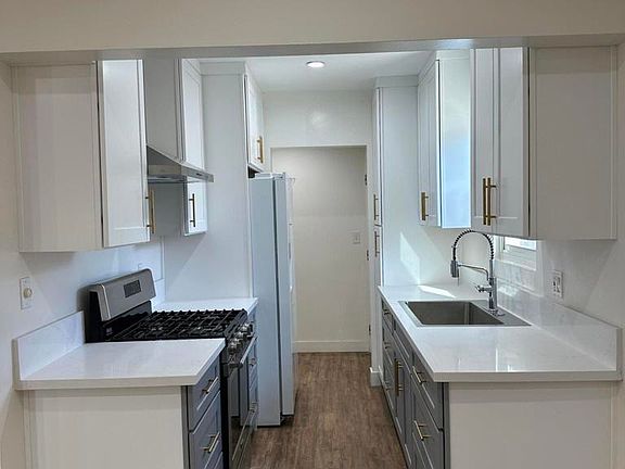 3rd image of 424 N Craig Ave