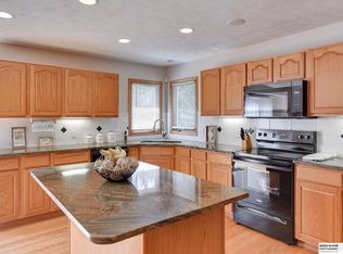 5105 Timberridge Dr, Papillion, NE 68133
