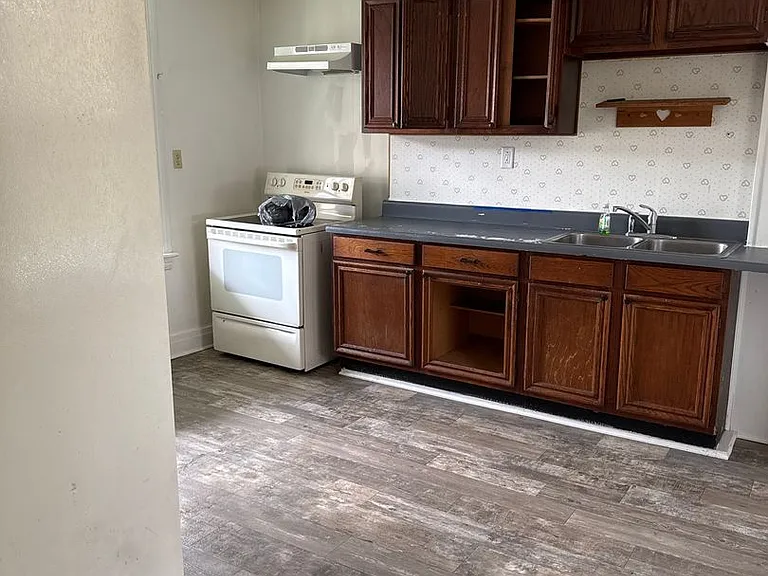124 Pershing Ave — Photo 4