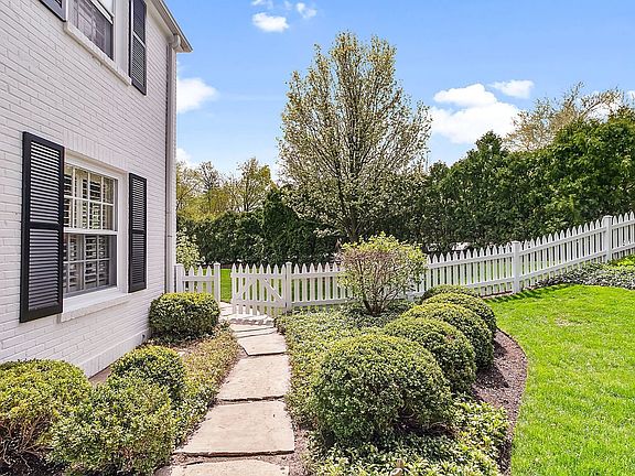 4th image of 757 Maclean Ave